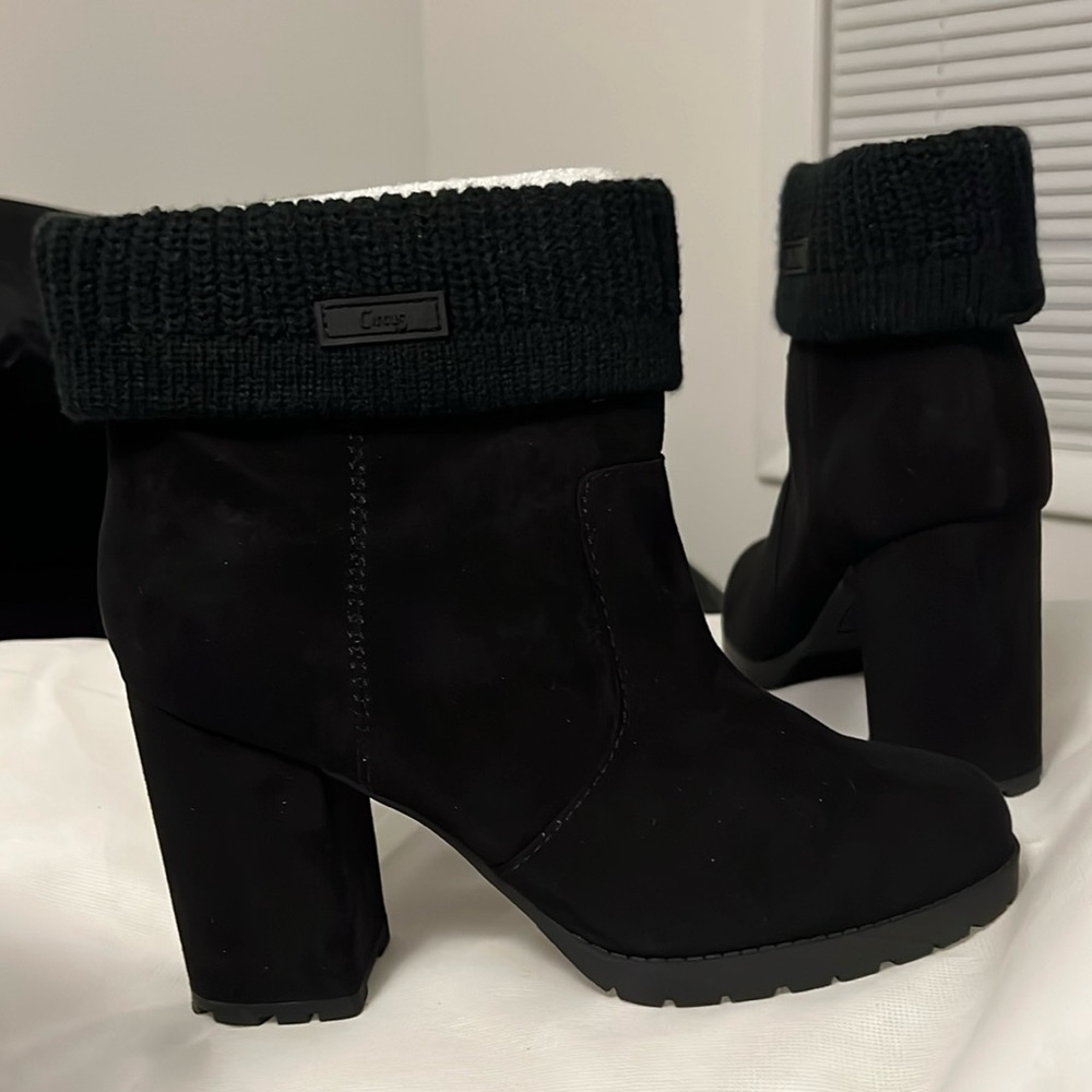 Sz 11 Slip on boots